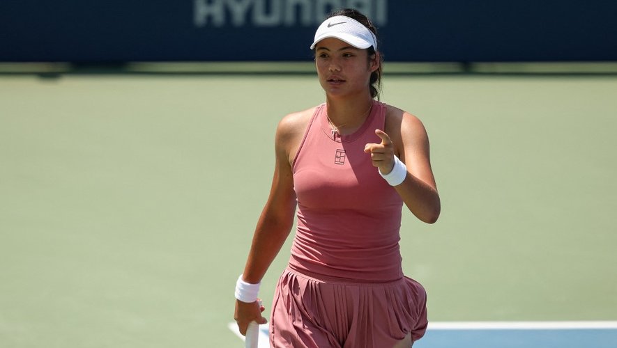 découvrez les raisons des nombreux abandons lors du tournoi de tennis de dubaï et leur impact sur la compétition.