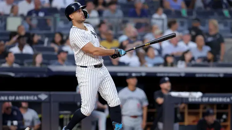 giancarlo stanton inquiète ses fans avec sa déclaration concernant son tennis elbow, suscitant des craintes sur son état de santé et sa carrière.