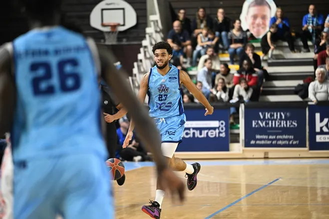 découvrez le récit d'une défaite humiliante au basket au lycée, une expérience marquante pleine d'émotions et de leçons pour l'équipe.