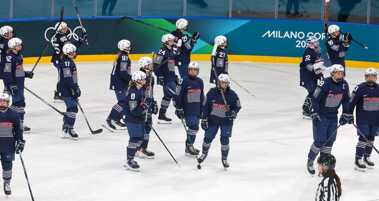 résumé du match de hockey féminin u : score final 1-1, victoire décrochée aux tirs au but.