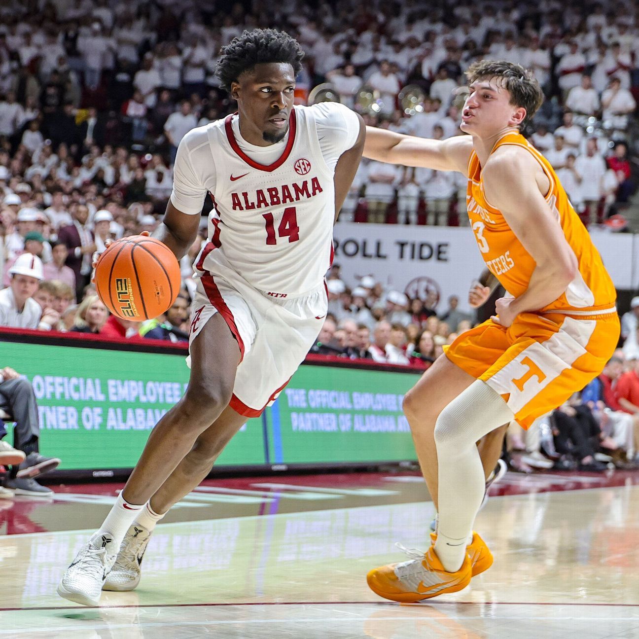 la victoire de l'équipe alabama est menacée suite à l'inéligibilité du joueur bediako, suscitant des controverses et des répercussions dans le championnat.