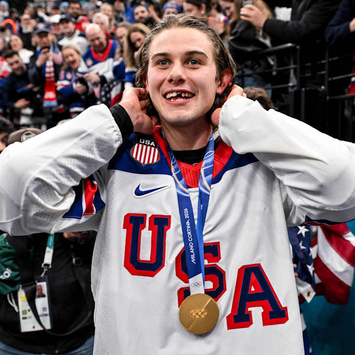 jack hughes répond aux rumeurs de mariage : découvrez sa réaction et les détails sur sa vie personnelle.
