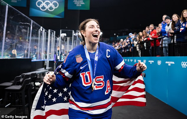 découvrez la rivalité intense entre les stars du hockey américain et l'invitation inattendue de donald trump dans l'émission saturday night live (snl).