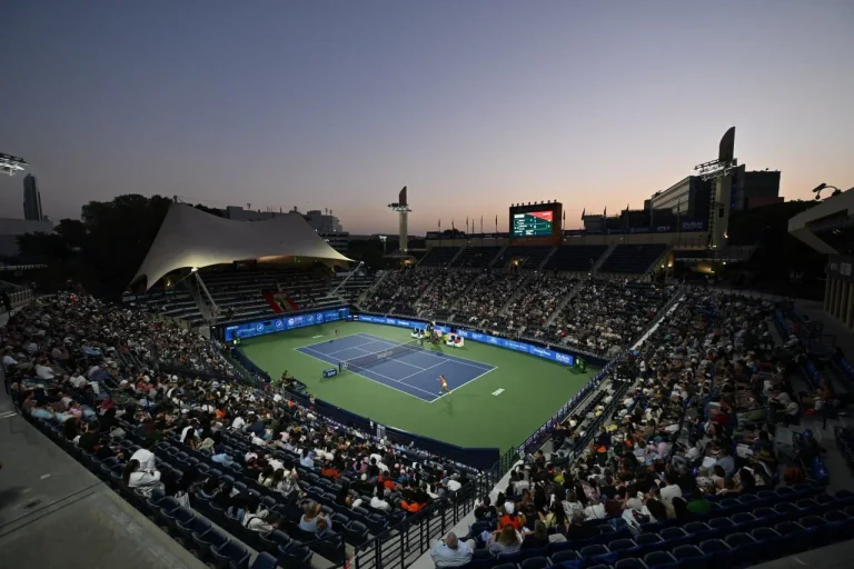 découvrez les défis des compétitions de tennis à dubaï et des jeux paralympiques face aux déplacements compliqués, et comment les athlètes surmontent ces obstacles.