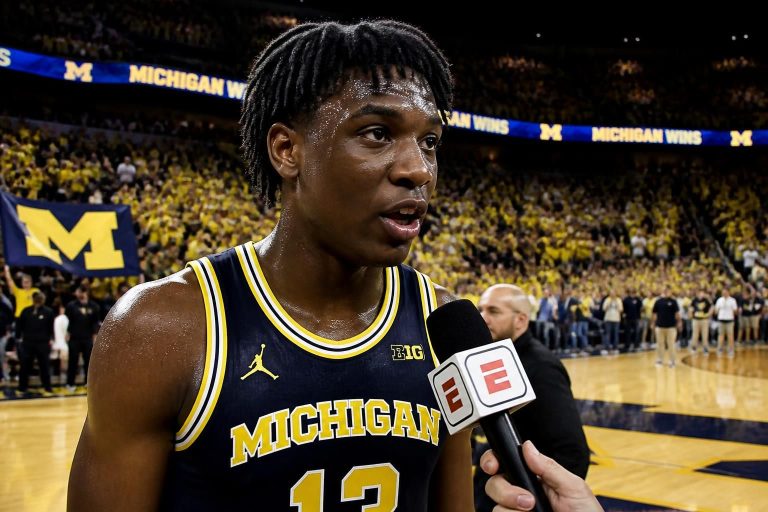 découvrez l'analyse surprenante d'aday mara de michigan basketball après une victoire tant attendue, dévoilant les clés du succès et les coulisses du match.