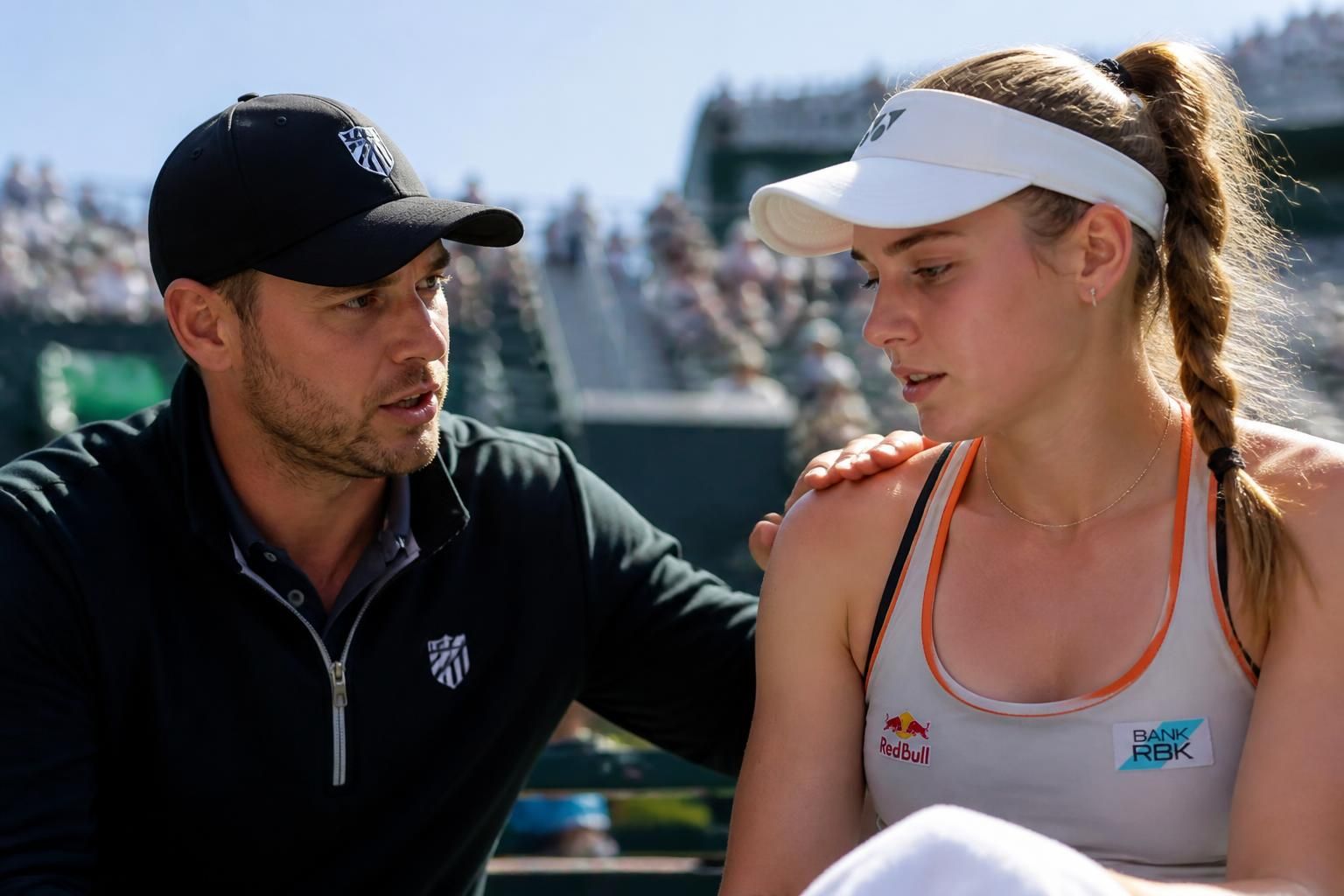 andy roddick partage ses conseils précieux avec elena rybakina suite à sa défaite à indian wells, lui offrant soutien et stratégies pour rebondir.