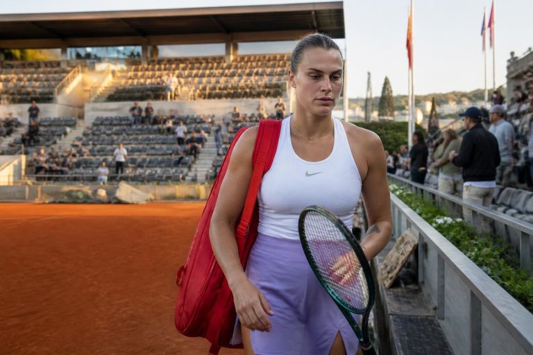 aryna sabalenka se retire du grand prix de tennis de stuttgart pour des raisons non précisées, suscitant des questions sur son état de santé et sa participation future.