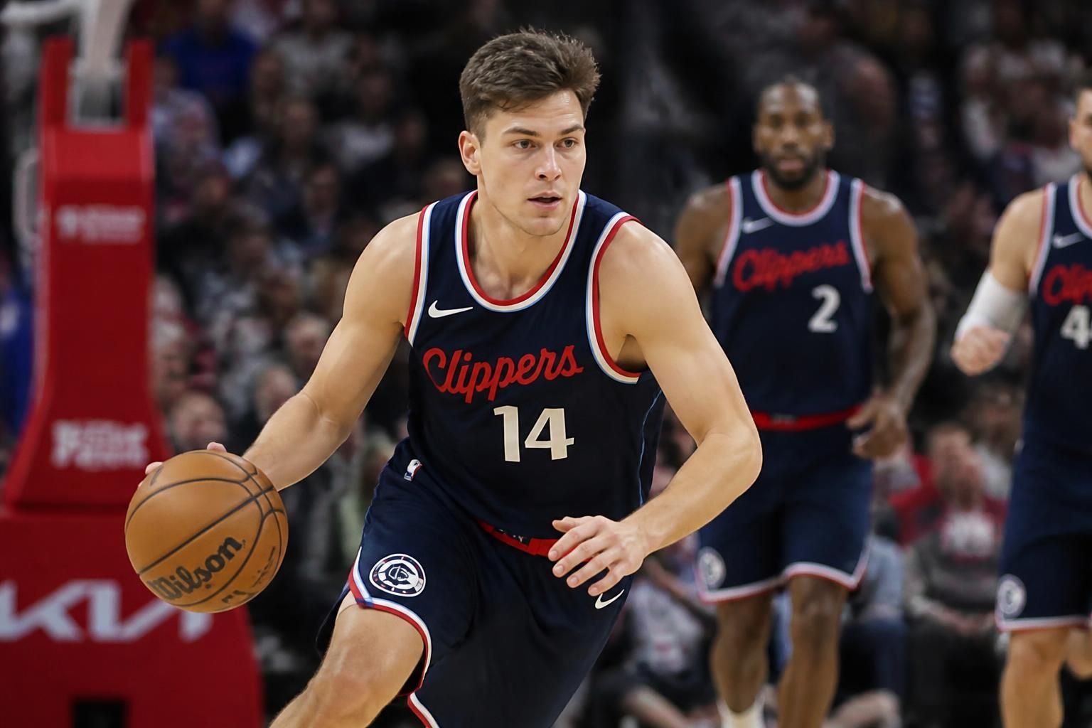 découvrez ce que fletcher loyer, joueur de purdue basketball, apporte aux clippers en termes de compétences, énergie et potentiel pour la saison à venir.