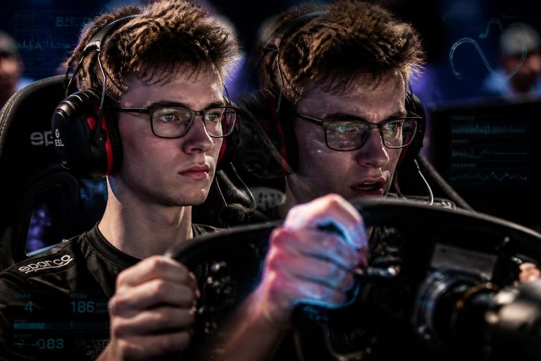 découvrez les détails marginaux qui distinguent un pilote esports exceptionnel d'un bon et apprenez ce qui fait toute la différence dans la compétition.