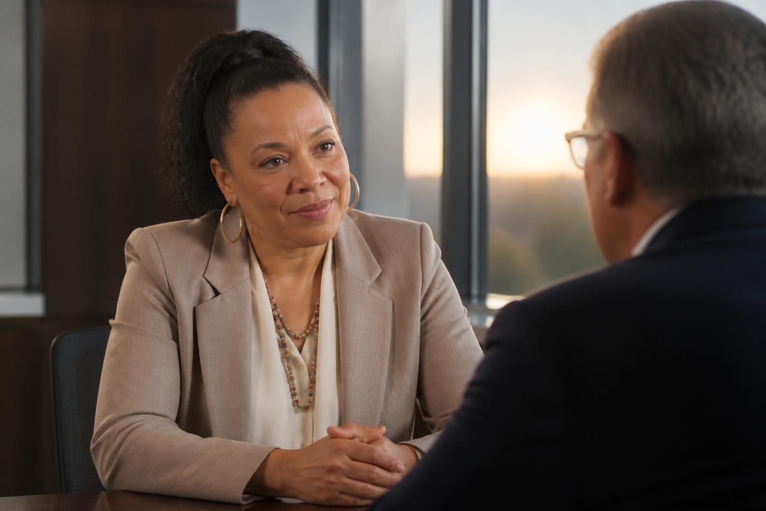 dawn staley partage les détails de sa discussion avec geno auriemma et encourage les fans à tourner la page après leur rivalité intense.