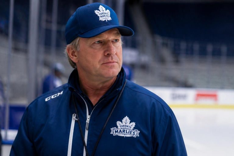 john gruden, entraîneur des toronto marlies, est prêt à 100 % pour assumer le poste de coach principal des maple leafs, apportant énergie et expertise à l'équipe.