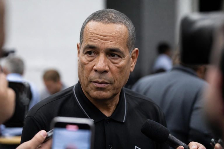 kelvin sampson, entraîneur de houston, explique que la défaite au sweet 16 contre l'illinois est due à un facteur unique déterminant.