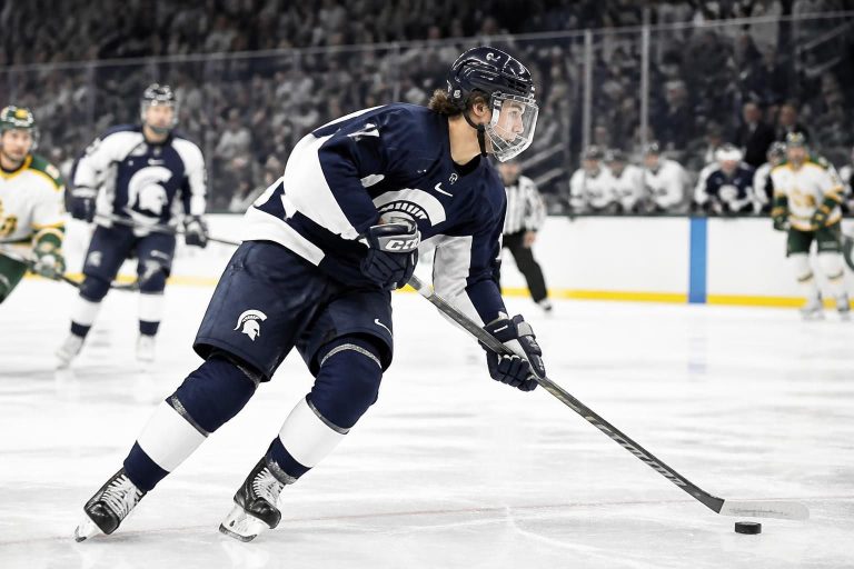 découvrez comment porter martone, la star du hockey de msu, s'apprête à faire ses débuts en nhl ce mardi, marquant un tournant majeur dans sa carrière sportive.
