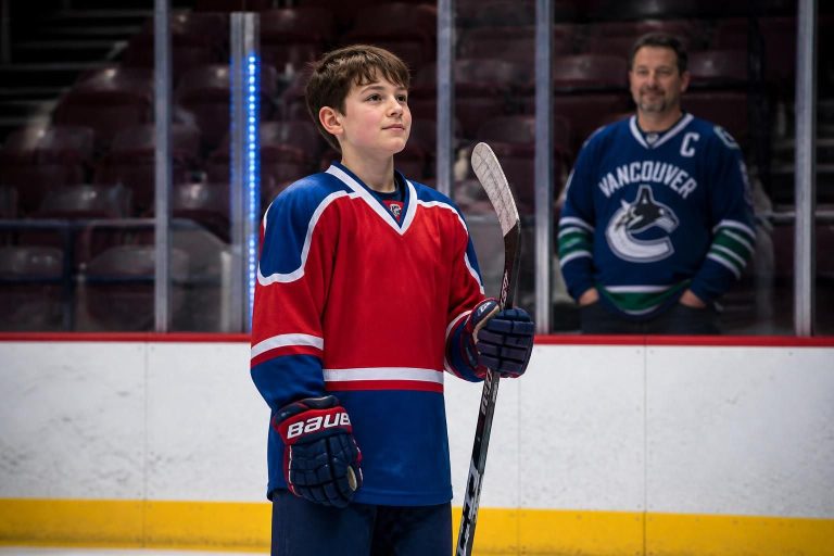 découvrez l'histoire inspirante du fils d'un ancien gardien des canucks, sélectionné en première position lors du repêchage de la ohl, marquant le début d'une carrière prometteuse.
