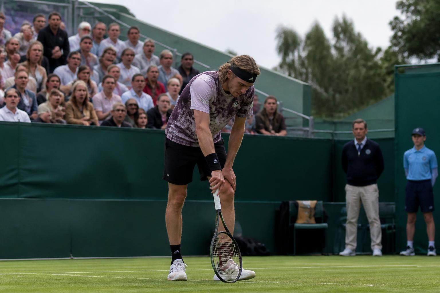 découvrez pourquoi stefanos tsitsipas a dû abandonner le tournoi de munich, interrompant brusquement sa participation. suivez les détails de cet événement sportif majeur.