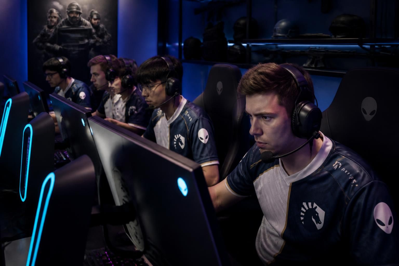 découvrez les débuts prometteurs de team liquid alienware dans rainbow six siege et suivez leurs premiers pas compétitifs au sein de l'équipe team liquid.