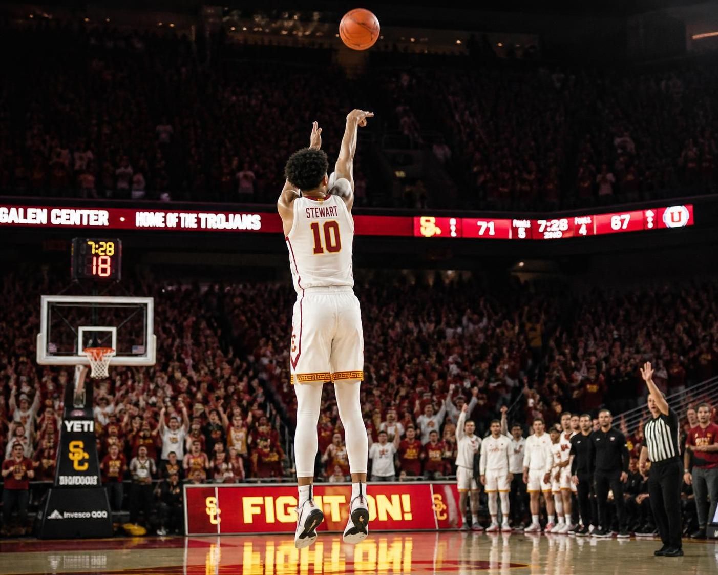 l'ancienne star de l'usc fait son grand retour au galen center et est honorée comme joueur de la semaine dans la ligue big3, soulignant son impact exceptionnel sur le terrain.