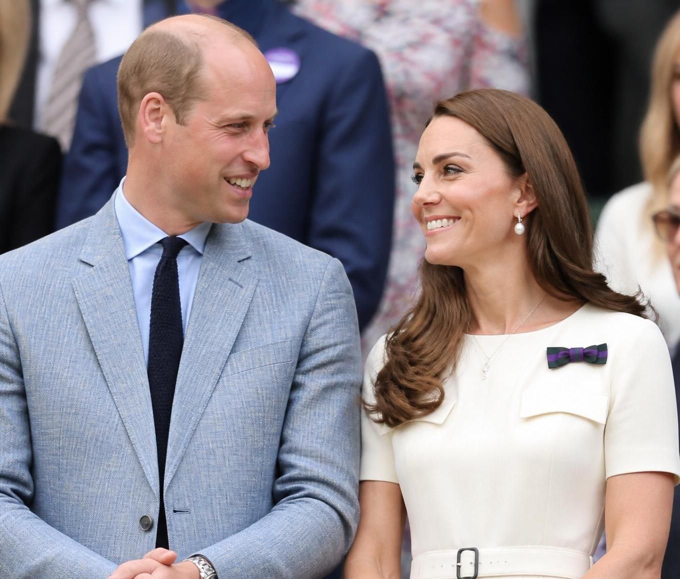 découvrez ce que le langage corporel de kate middleton et du prince william lors de wimbledon révèle sur la nature de leur relation et leurs émotions cachées.