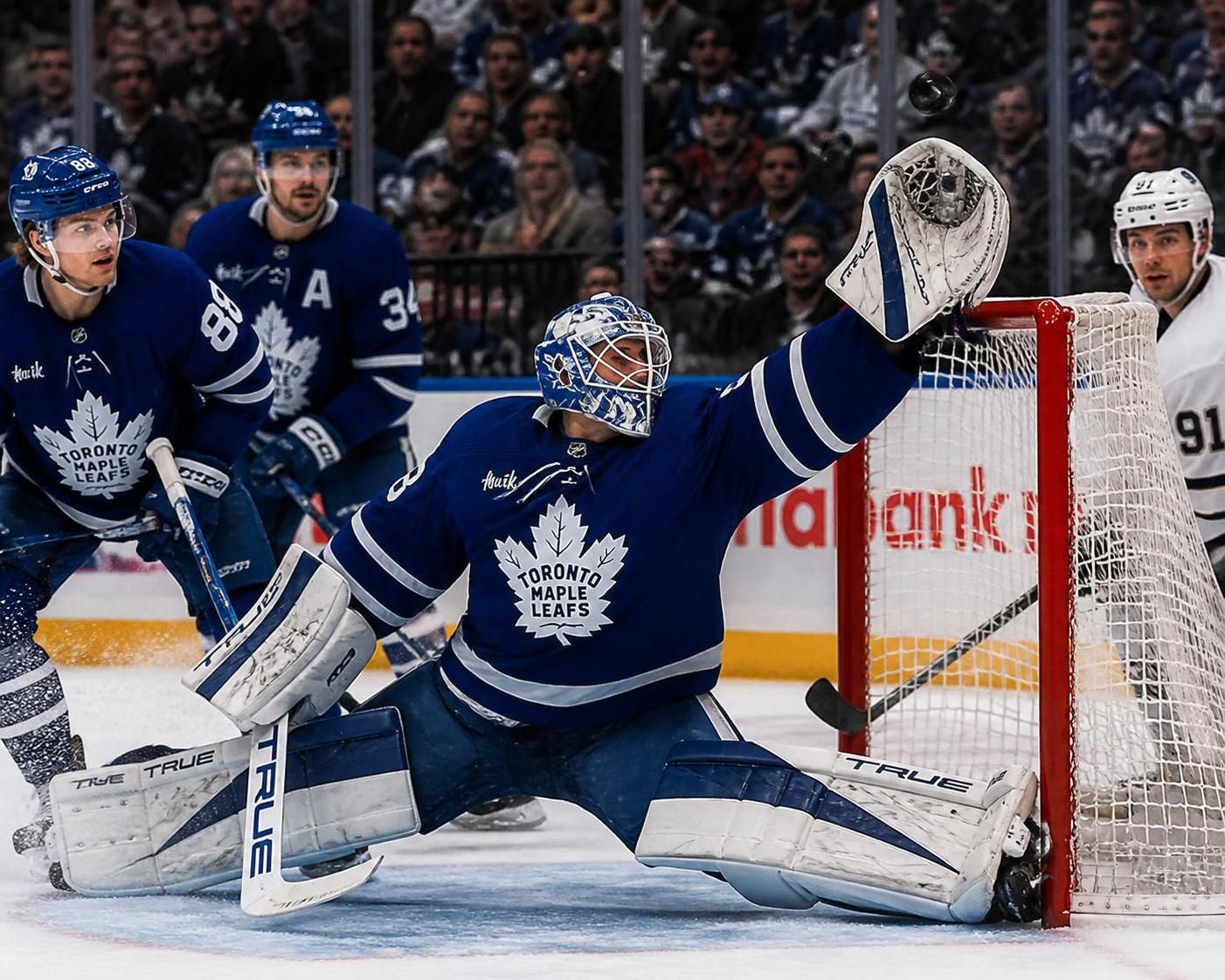 découvrez comment les maple leafs pourraient maximiser le potentiel de leur nouvelle doublette de gardiens pour renforcer leur défense et viser la victoire la saison prochaine.