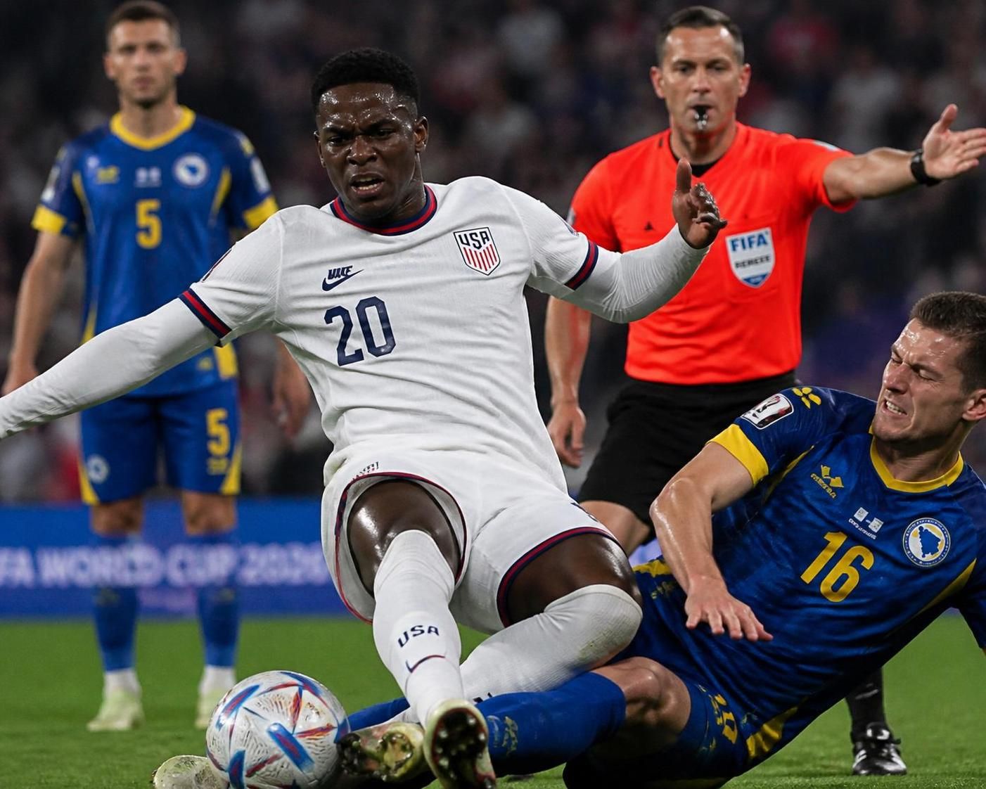 coupe du monde 2026 : découvrez comment balogun a évité un carton rouge lors d'un moment clé, tandis que donald trump remercie la fifa pour son soutien.