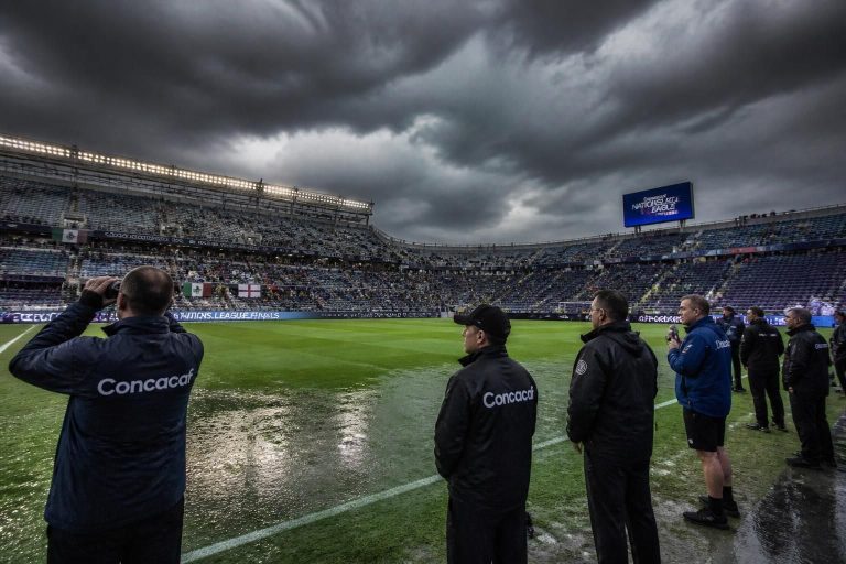 découvrez pourquoi le match de huitième de finale entre le mexique et l'angleterre lors de la coupe du monde 2026 pourrait être déplacé en raison de conditions météorologiques défavorables.