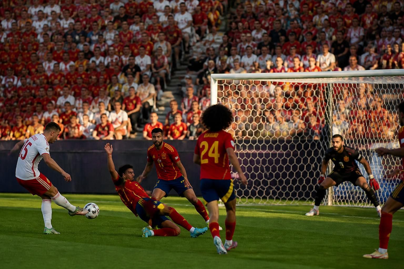 suivez le direct du match espagne - autriche : la roja peine à se consolider et s'expose à un risque important dans cette confrontation intense.