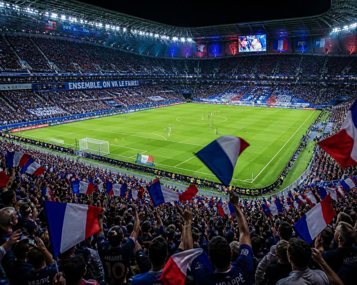 la france envisage de candidater pour accueillir la coupe du monde de football en 2038 ou 2042, marquant une nouvelle ambition dans le monde du sport international.
