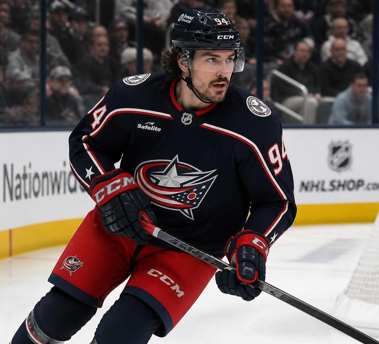 les columbus blue jackets officialisent l'arrivée de l'attaquant ryan lomberg, renforçant ainsi leur effectif pour la prochaine saison.