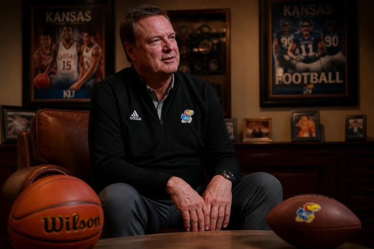 découvrez un entretien exclusif avec des réflexions finales sur le basket et le football des jayhawks du kansas, mettant en lumière leur parcours, leurs défis et leur avenir.