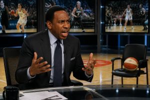 découvrez l'analyse percutante d'un expert qui dénonce la pire décision arbitrale de l'histoire du basketball lors d'un match de la wnba.