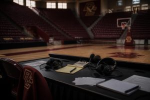 le boston college annonce la fin de sa collaboration avec l'équipe historique des commentateurs radio de basketball masculin, marquant une nouvelle ère pour la couverture médiatique de l'équipe.