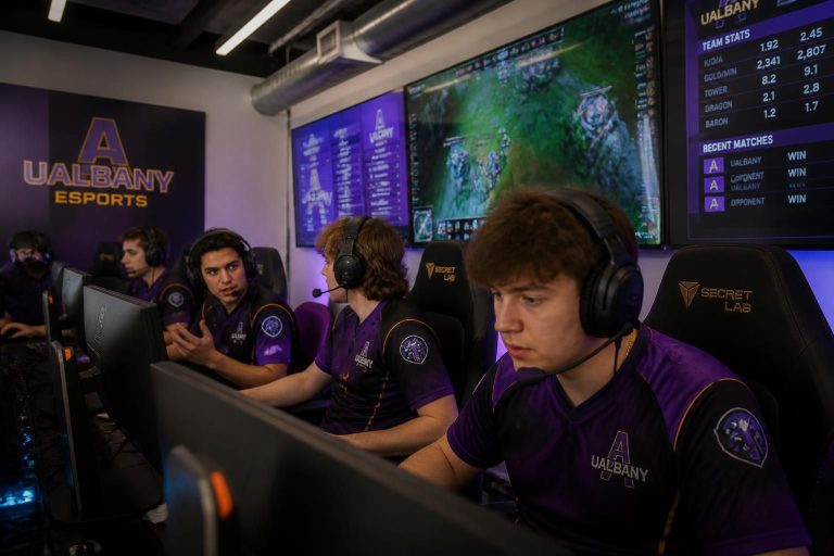 l'équipe esports de l'université d'albany se prépare activement pour une nouvelle saison pleine de défis et de succès à venir.